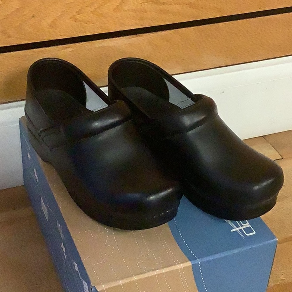 Dansko wide pro box black